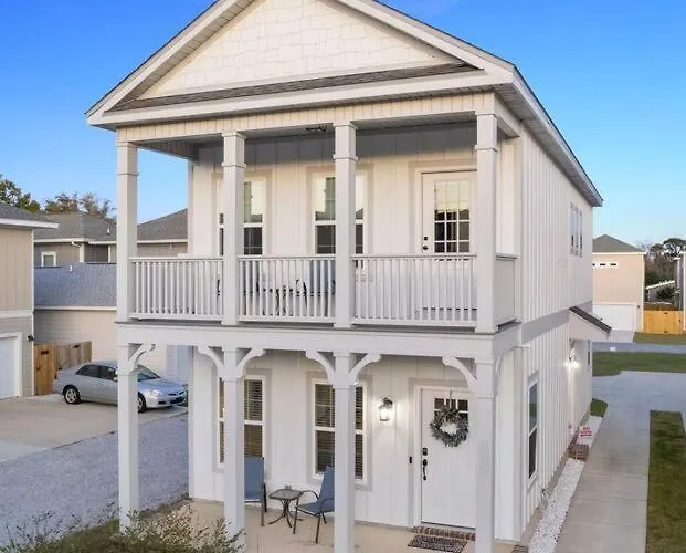 Holiday home Cheerful 3br Close To Downtown + Double Balcony *
