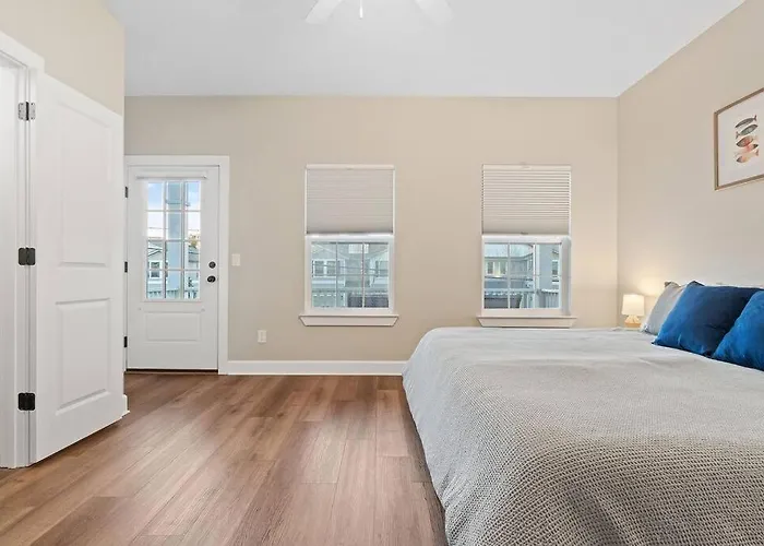 Cheerful 3br Close To Downtown + Double Balcony *