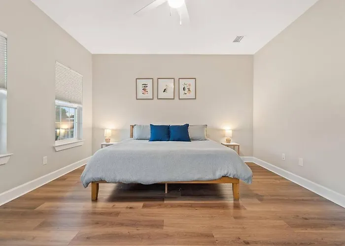 Cheerful 3br Close To Downtown + Double Balcony *