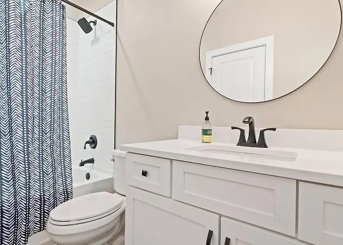 Holiday home Cheerful 3br Close To Downtown + Double Balcony *