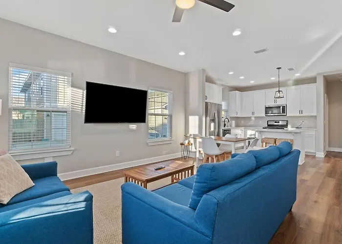 Cheerful 3br Close To Downtown + Double Balcony Holiday home